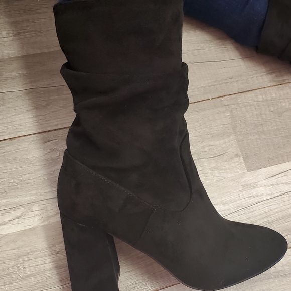 ❄ Black Faux Suede Bootie - Picture 2 of 3